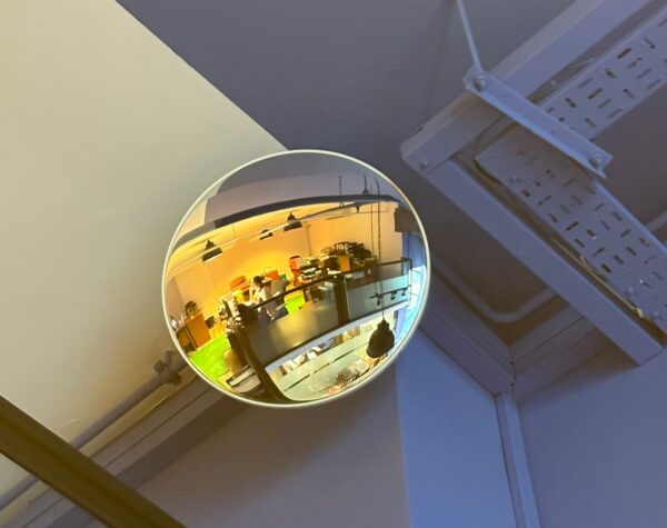 China Indoor Acrylic Mirror 26''